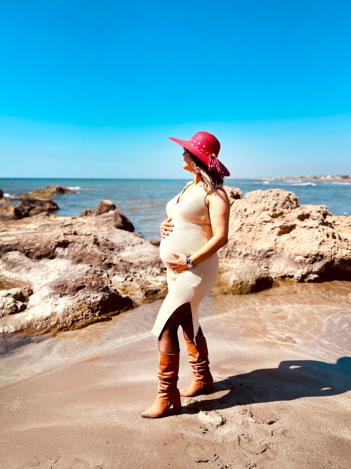 Maternity photography by Ashley San