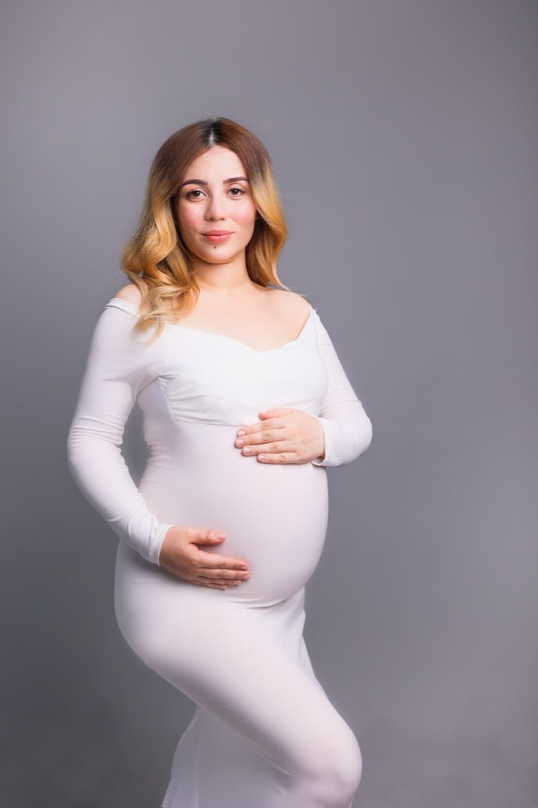 Maternity photography by Ashley San