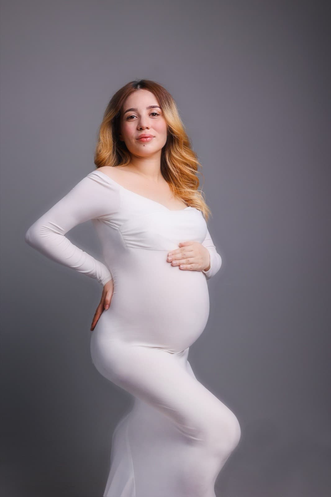 Maternity photography by Ashley San